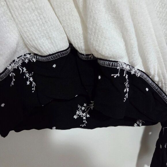 LIKE NEW FREE PEOPLE DEEP SURPLICE V NECK BOHO LONGSLEEVES TOP SIZE MEDIUM - Picture 5 of 15